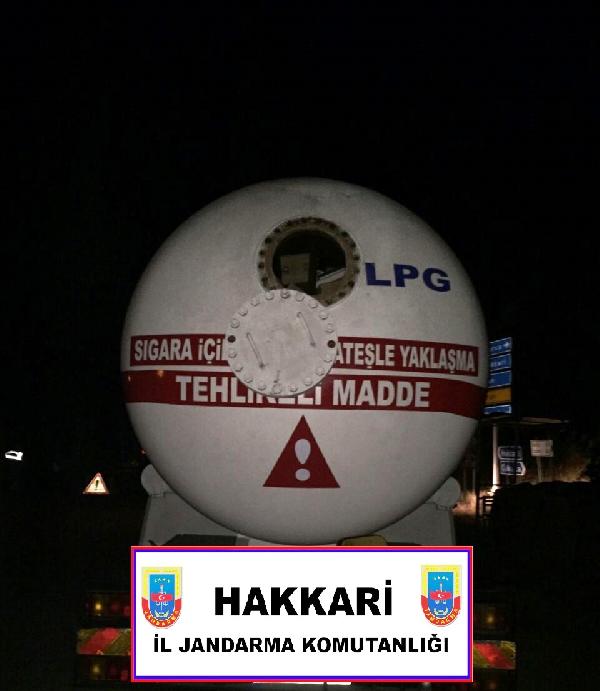 Çukurca'da 144 bin 450 paket kaçak sigara ele geçirildi