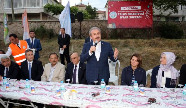 Ak Partili Şentop: Sırtında yumurta küfesi olan biziz