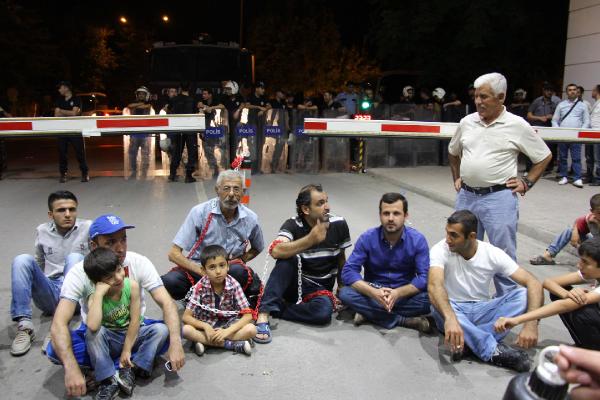 TPIC'te eylemdeki işçilere destek vermek isteyen ailelere polis engeli