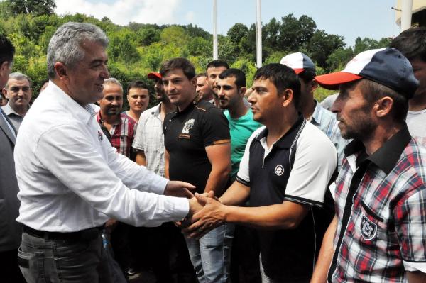 CHP'li Akkaya'dan 2 asgari ücret eylemi yapan madencilere destek