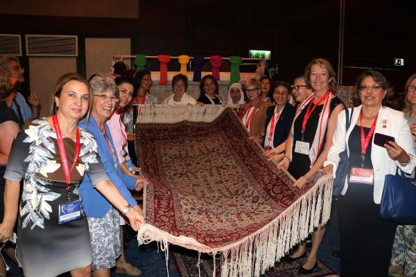 TÜSİAD Başkanı Symes: 4 milyon genç kadınımızın ne işe ne de eğitime erişimi var