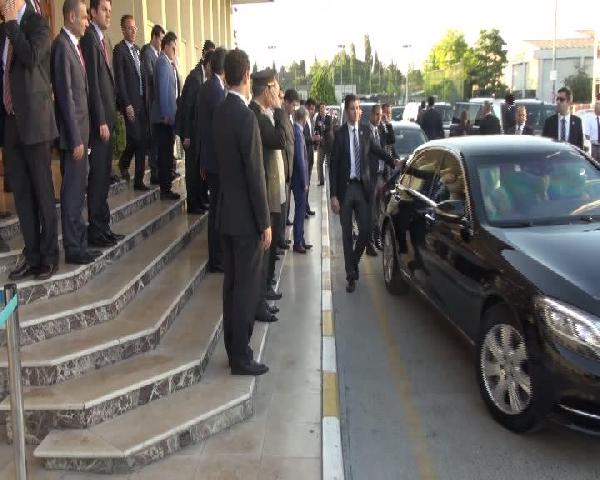 Başbakan Davutoğlu yurda döndü