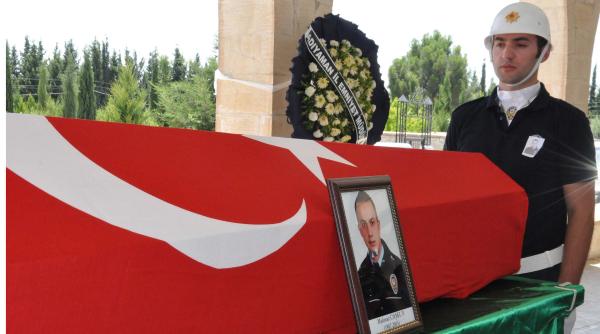 Kazada ölen polisin cenazesi gözyaşlarıyla toprağa verildi