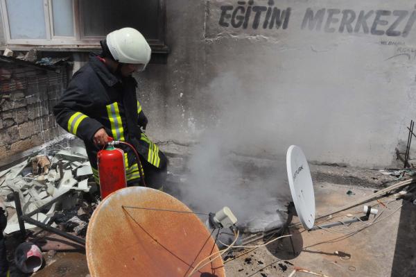 Çatıda çıkan yangın korkuttu