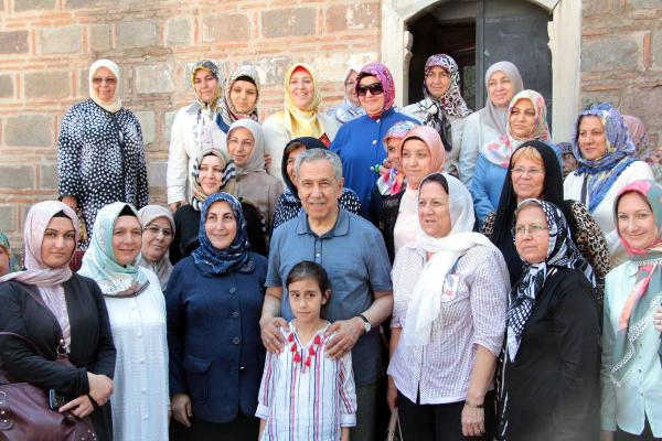Arınç, vefat eden yakınları için mevlit okuttu