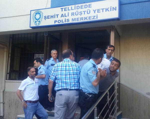 Yakınlarının gözaltına alındığını zannederek polise saldırdılar