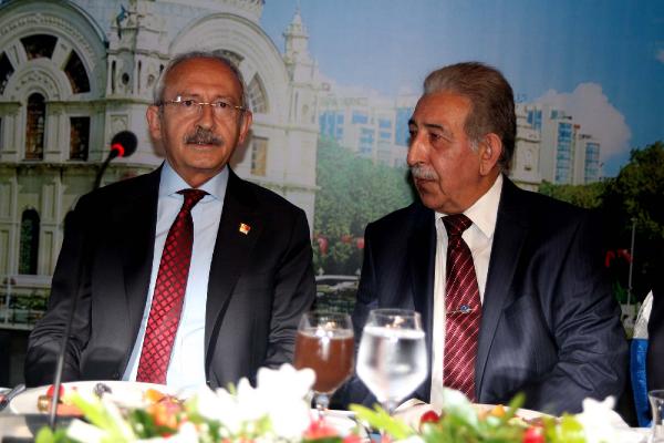 (FOTOĞRAFLI) Kılıçdaroğlu, CHP'li İhsan Özkes'in verdiği iftara katıldı