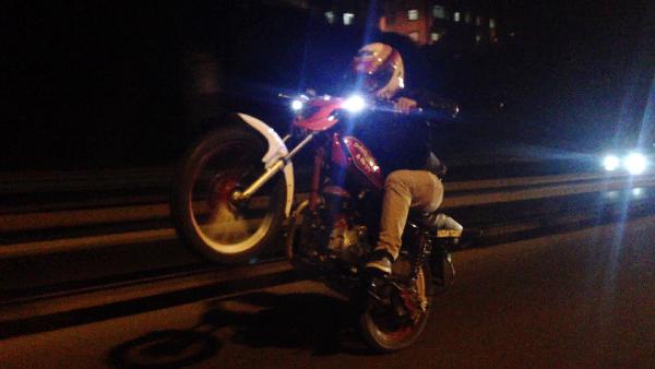 Motosikletli sürücünün D-100'de ölümle dansı