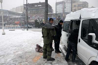 Gaziantep'te şüpheli çantadan kıyafet çıktı