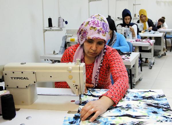 Kobanili çocukların bayramlıkları Van Büyükşehir'den