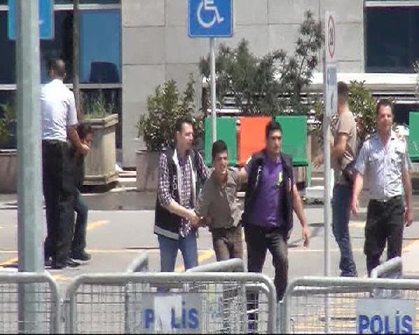 Adliye önünde polis müdahalesi