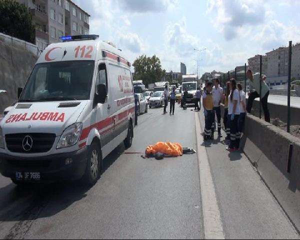 E-5'ten yolun karşısına geçmeye çalışırken canından oldu