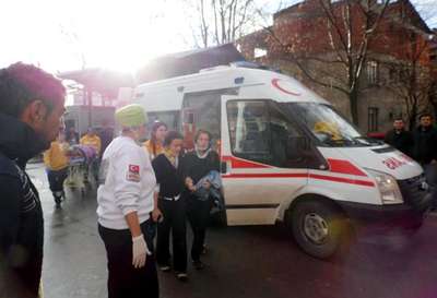 Öğrenci servisi kaza yaptı: 14 yaralı