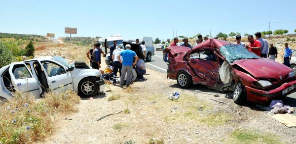 Besni'de otomobiller çarpıştı: 6 yaralı