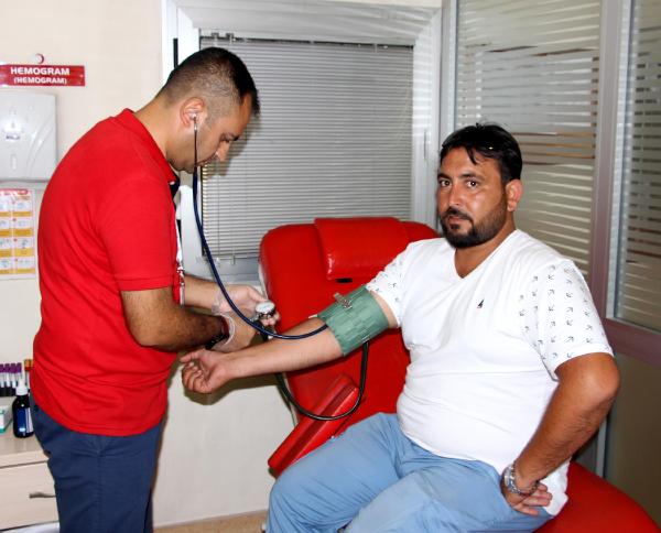Lösemi tedavisi gören avukat için meslektaşları kan bağışı yaptı