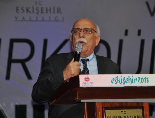 Bakan Avcı Vilayet Meydanı'ndaki iftar yemeğine katıldı