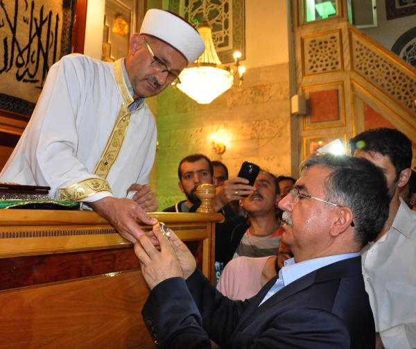 TBMM Başkanı Yılmaz Sivas'ta binlerce kişiyle oruç açtı (2)