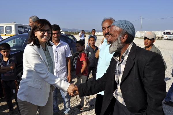 Tarım işçilerini ziyaret eden HDP’li Kolçak, sorunlarını Meclis’e taşıyacak