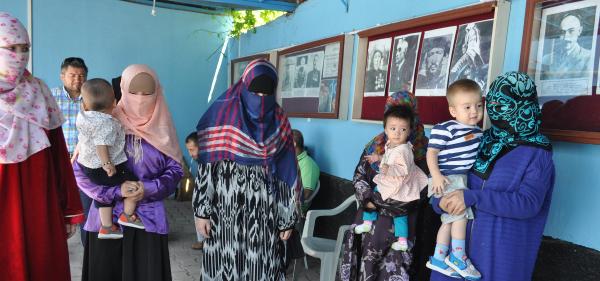 Çin’den kaçan Uygur Türk’ü kadınların feryadı: Kocalarımız terörist değil