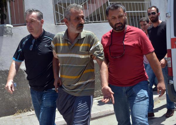 Uyuşturucu krizine girdi, annesini dövüp, evini ateşe verdi