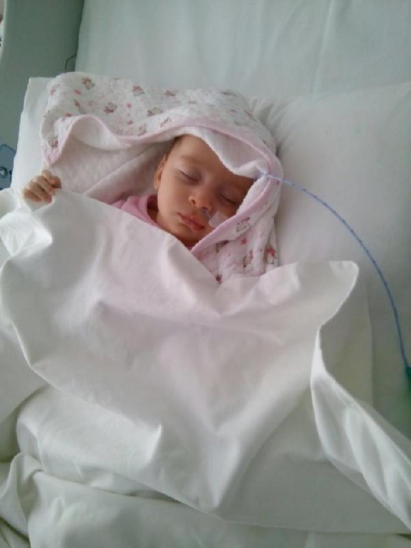 Su diye turşu asidi içirilen 2 aylık bebek yaşam savaşı veriyor (2)