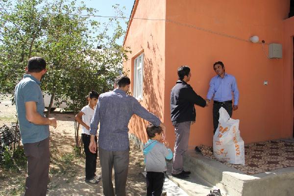 İlçe müftüsünden gıda yardımı