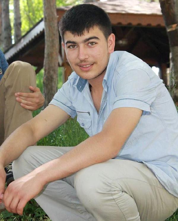 'Hakkını helal et anam' yazıp kendini astı