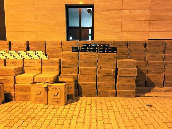 Minibüsten 67 bin 500 paket kaçak sigara çıktı