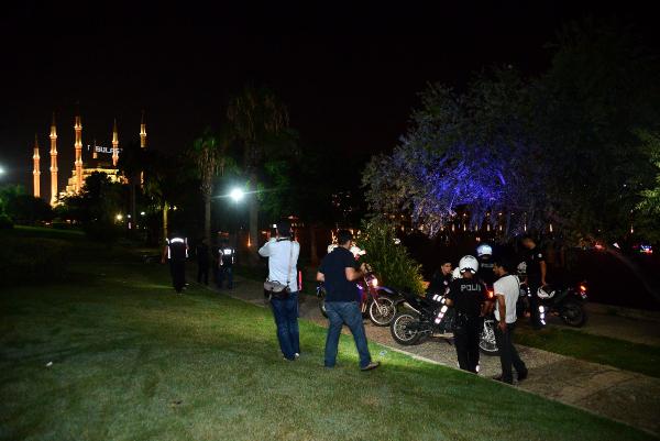 Narkotim ekiplerinden parklarda uyuşturucu uygulaması