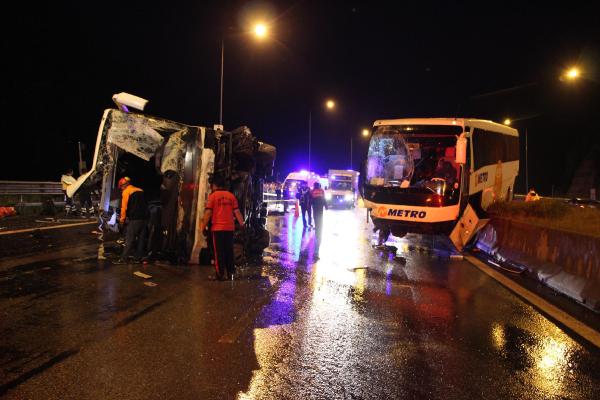 Bolu'da otobüs kazası: 6 ölü, 40 yaralı (1)