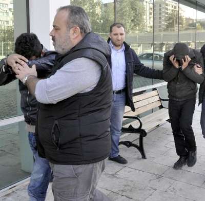 'Polis ve savcı' yalanı ile dolandıran iki üniversiteli tutuklandı