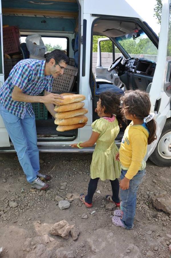 Denetimde el konulan gramajı düşük ekmekler dar gelirliye dağıtıldı