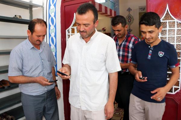 Camide telefonu çalan ve konuşana para cezası