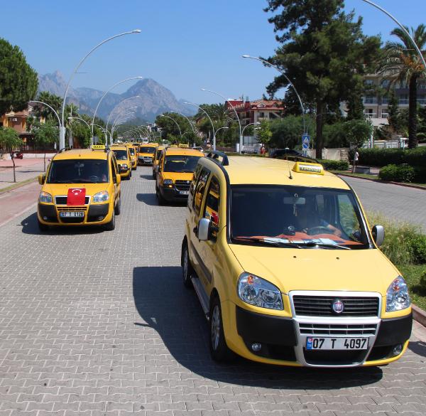 Kemer'de taksicilerin korsan taşımacılık isyanı
