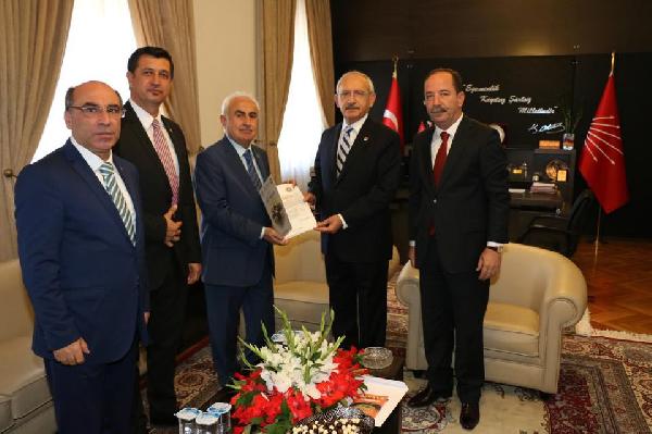 Cumhurbaşkanı ve Kılıçdaroğlu'na kırmızı dipli mumla Kırkpınar daveti