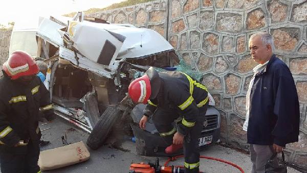 Bandırma’da servis aracı TIR’a çarptı: 18 yaralı