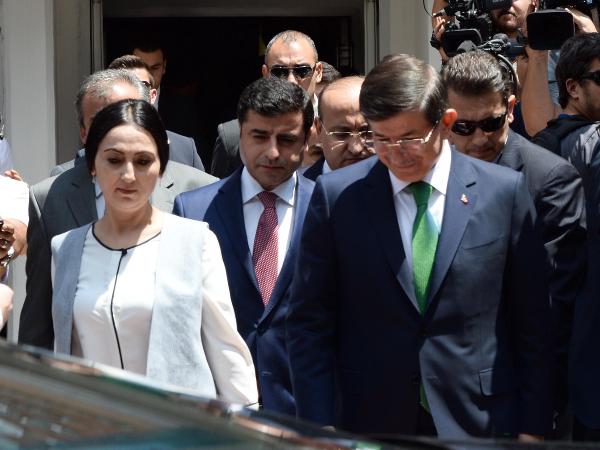 Davutoğlu: Yüzde 13 oy almış bir partiyi yok sayamam