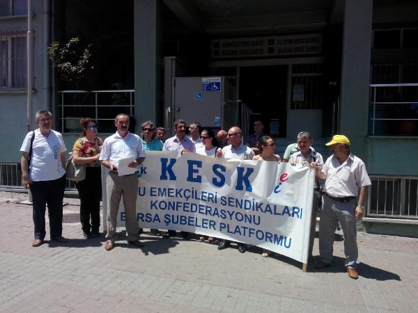 Bursa’da memurlar bordro yaktı