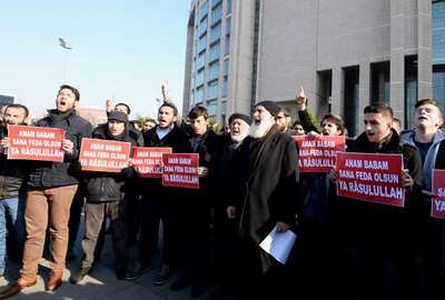 Adliye önünde Cumhuriyet Gazetesi protestosu