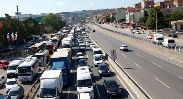 Yollarda bayram tatili göçü (3)