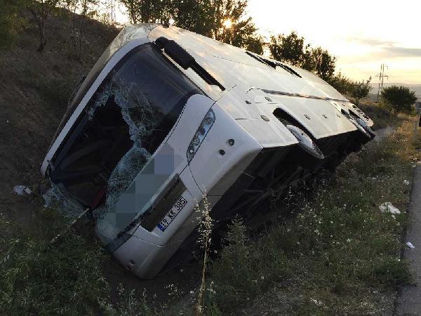 Çorum'da yolcu otobüsü devrildi: 1 ölü, 30 yaralı