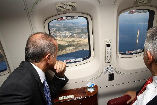 Erdoğan, havadan helikopterle 3 büyük projenin inşaatını inceledi