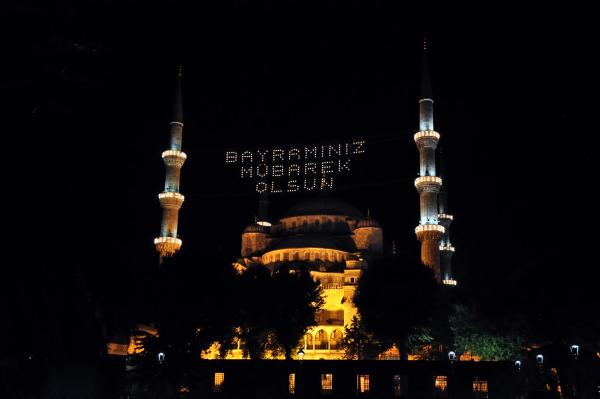 Sultanahmet'te son terahiv kılındı