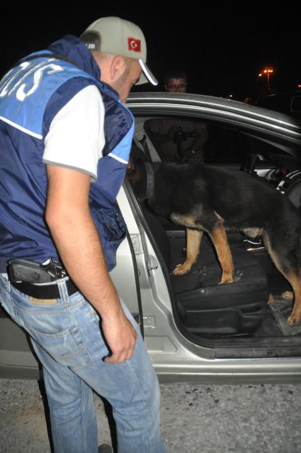 Kuşadası'nda polis bayram öncesi 'huzur operasyon' yaptı