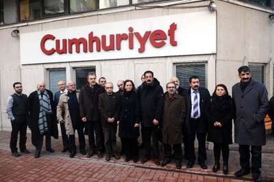 Sendikalardan Cumhuriyet'e destek ziyareti