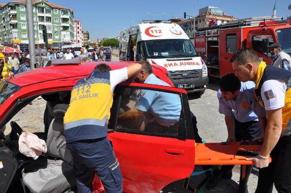 Sorgun'da 2 otomobil çarpıştı: 7 yaralı