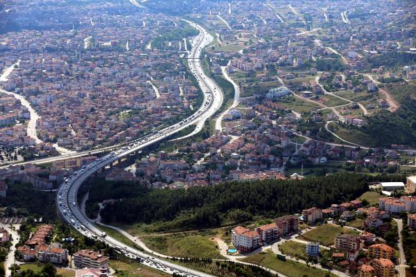 TEM'de saat 06.00'da bayram trafiği