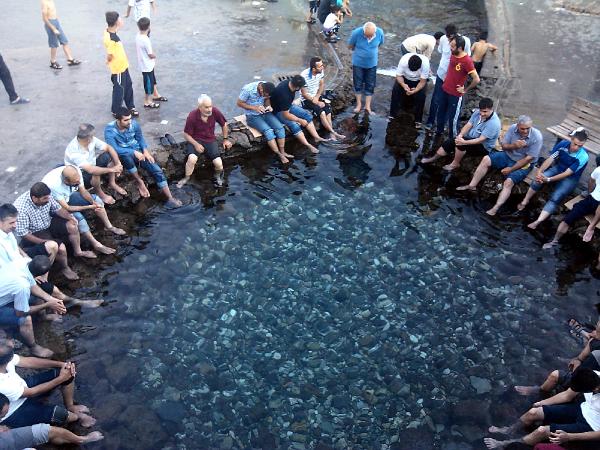 Diyarbakır'da 40 derece sıcakta Anzele suyunda serinlik