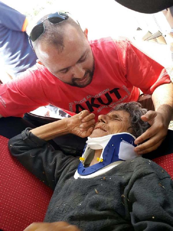 Kayıp 90 yaşındaki kadın çukurda baygın bulundu