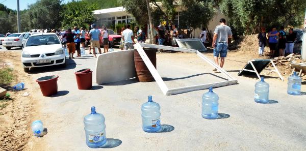 Susuzluğu protesto için yol kapatılar